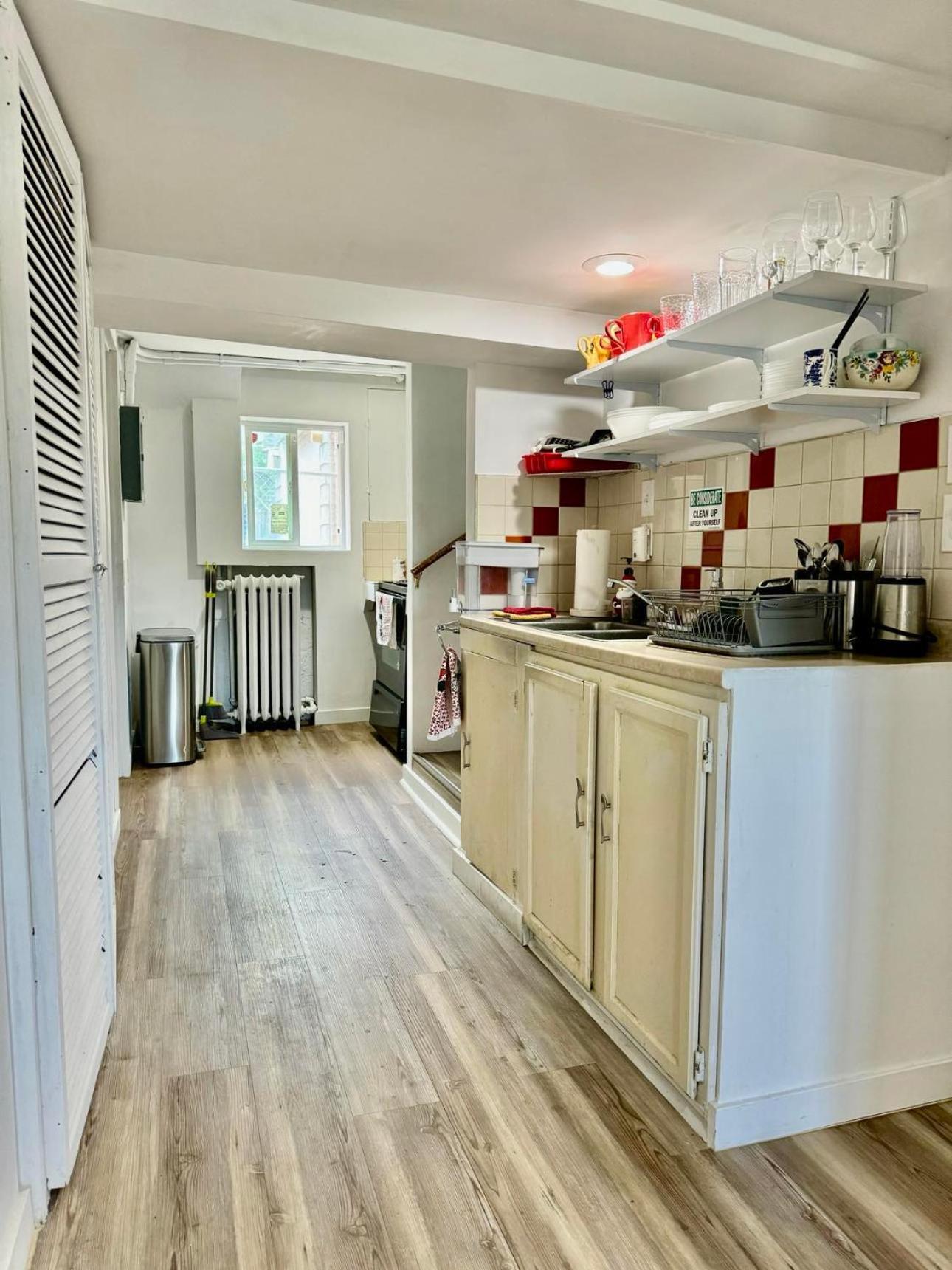 Tiny Private On The 1st Floor With Shared Bathroom 9 Minutes To Seatac Airport Homestay